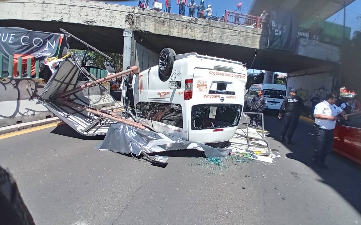 Cae combi de puente vehicular sobre periférico en Tlanepantla
