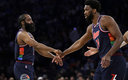 James Harden y Joel Embiid, la nueva dupla estrella de los Sixers. (AFP)