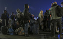 Refugiados que huyen de Ucrania en la frontera de Polonia. (FOTO: AP)