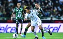 Luis Romo durante el partido ante León. (MexSport)