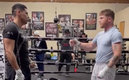 Caz escuchó los consejos de Canelo | Captura