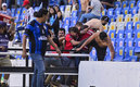 Aficionados del Atlas durante la gresca. (Foto: Imago7)