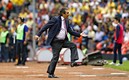 Tomás Boy dirgiendo al Atlas en el Estadio Azteca ante América en 2014. Foto: Imago7