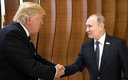 Donald Trump y Vladimir Putin en una reunión gubernamental en 2017. (AFP)