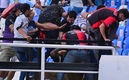 La gresca entre aficionados de Gallos y Atlas dejó al menos 26 lesionados. (Foto: Imago7)