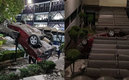 El coche cayó sobre una estructura | Especial
