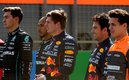 Lewis Hamilton junto a Checo Pérez y Verstappen. (FOTO: AFP)