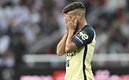 Jonthan dos Santos salió llorando del Clásico tras ser expulsado. (Foto: Imago7)