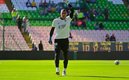 Nahuel Guzmán le atajó penal a Ángel Mena. (FOTO: Imago7)