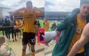 Dendocker le dio su playera al niño y Jiménez solo pasó. (Capturas)