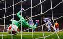 Pedri se lució con un golazo en el juego entre Galatasaray y Barcelona (Reuters)