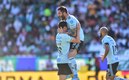Gignac festeja un gol con Florian Thauvin. (FOTO: Mexsport)