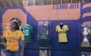 Los aficionados se tomaron foto con los trofeos que ganó Boy en Tigres. (Foto: Jorge Rosales)