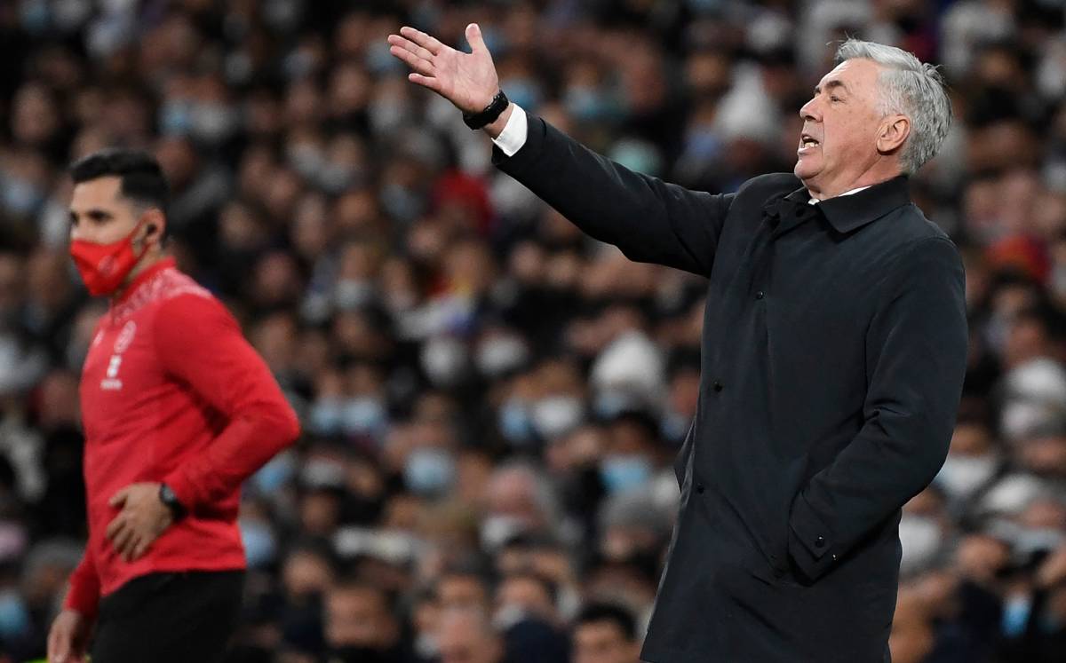 Carlo Ancelotti sufrió la goleada ante el Barcelona (Foto AFP)