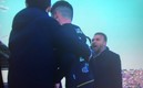 Paolo Zanetti explotó ante Thomas Henry. (Captura de Twitter Scot Munroe)