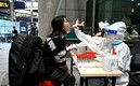 Los chinos siguen batallando con la pandemia. FOTO: AFP.