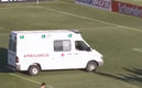 La ambulancia cruzó toda la cancha.