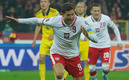 lewandowski le ganó la partida a Zlatan. (Foto: AFP)