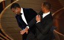 Will Smith en el momento de abofetear a Chris Rock. Foto: AFP