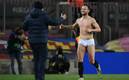 Ivan Rakitic fue ovacionado en su regreso al Camp Nou (Foto AFP)