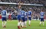 Brighton vetó de su estadio a un aficionado que realizó canticos homofóbicos (Twitter @@OfficialBHAFC)