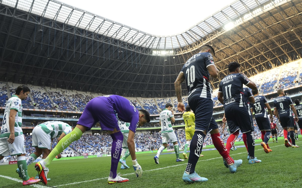 Fuga de agua en el Gigante de Acero retrasó el Rayados vs Santos