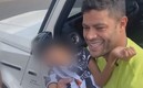 Hulk se bajó de la camioneta para tomarse la fotografía.