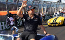 Checo Pérez desfilando previo al Gran Premio de Australia. (AFP)