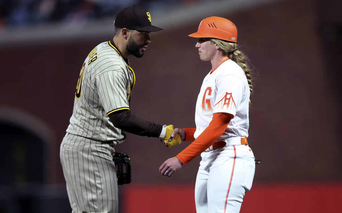 ¡ROMPE BARRERAS! Alyssa Nakken, primera coach en un juego oficial