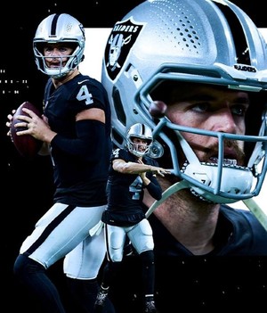 Raiders firman extensión de Derek Carr hasta 2025