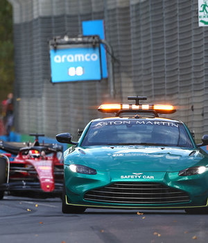 FIA defiende su safety car tras críticas de Max Verstappen