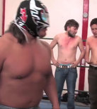 El gladiador le dio con todo al Crew | Captura