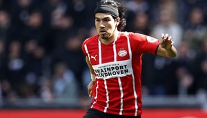 Erick Gutiérrez va por su primer título europeo con el PSV