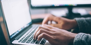 Prepara tu CV para postularte al sector público.