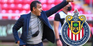 Ricardo Cadena dirigiendo en un partido del Tapatío. FOTO: Imago7.