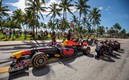 Red Bull trabaja en el monoplaza en el circuito de Miami. Foto: Reuters