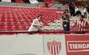 Aficionado de Necaxa lanzó las cenizas de su padre en el Estadio Victoria (Captura YouTube  TUDN México)