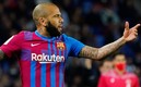 Dani Alves espera cerrar con todo el semestre / Reuters