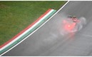 Carlos Sainz corriendo con Ferrari en la pista italiana. FOTO: AFP.