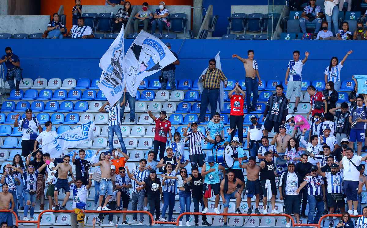 Aficionados de los Tuzos agredieron a seguidores de Rayados a las afueras del Estadio Hidalgo (Imago7)