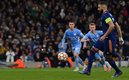 Karim Benzema cobra un penal al 82'. (FOTO: AFP)