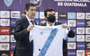 Luis Fernando Tena, técnico de Guadtemala. (Foto: @fedefut_oficial)