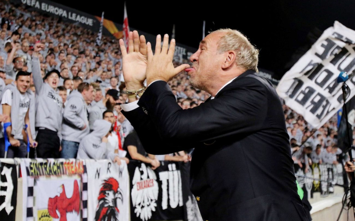 El presidente del Eintracht, Peter Fischer, sugirió festejar en el Palacio de Buckingham. (FOTO: EFE)