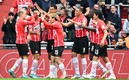 PSV celebra uno de los goles ante Willem; Guti (15) jugó como  defensa. Foto: AFP