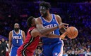 Joel Embiid lució una mascarilla protectora
