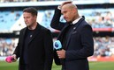 Michael Owen y Nigel De Jong (Reuters).