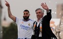 Karim Benzema y Carlo Ancelotti (AFP).
