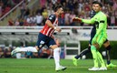 Alexis Vega se robó la noche en el Estadio Akron / Imago 7