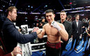 Diitry Bivol celebra triunfo ante Canelo. (Foto: AFP)