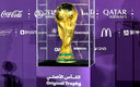 La Copa del Mundo, exhibida en Qatar a casi seis meses de que comience el Mundial 2022. (Reuters)